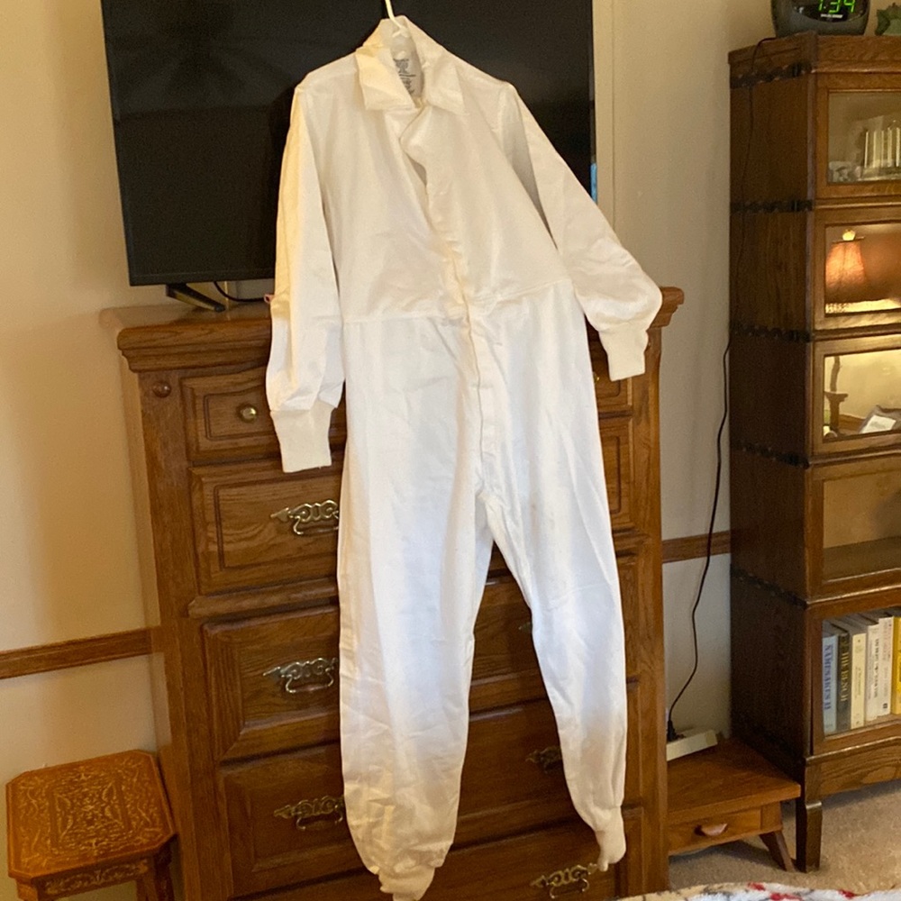 Men’s size small white coveralls 100% cotton